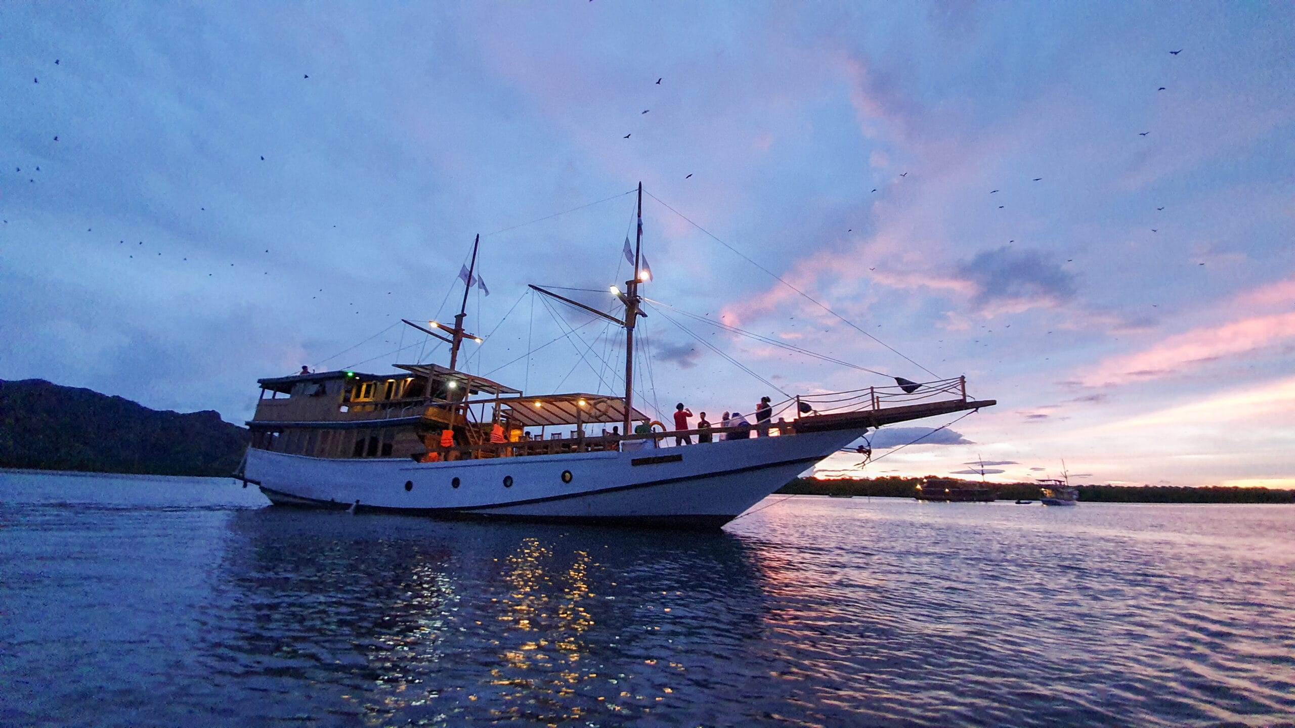 how to get to komodo island, komodo luxury cruise