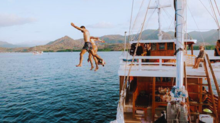 komodo island tour, komodo tour​, komodo boat tour​, komodo island boat tour​