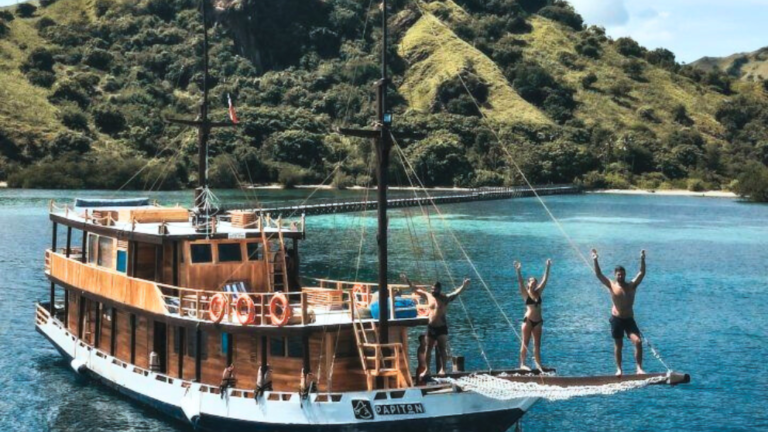 komodo island tour, komodo tour​, komodo boat tour​, komodo island boat tour​