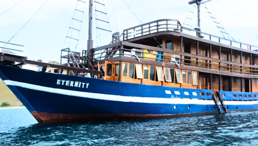 Eternity Luxury Boat, Komodo to labuan bajo, labuan bajo to lombok,boat trip